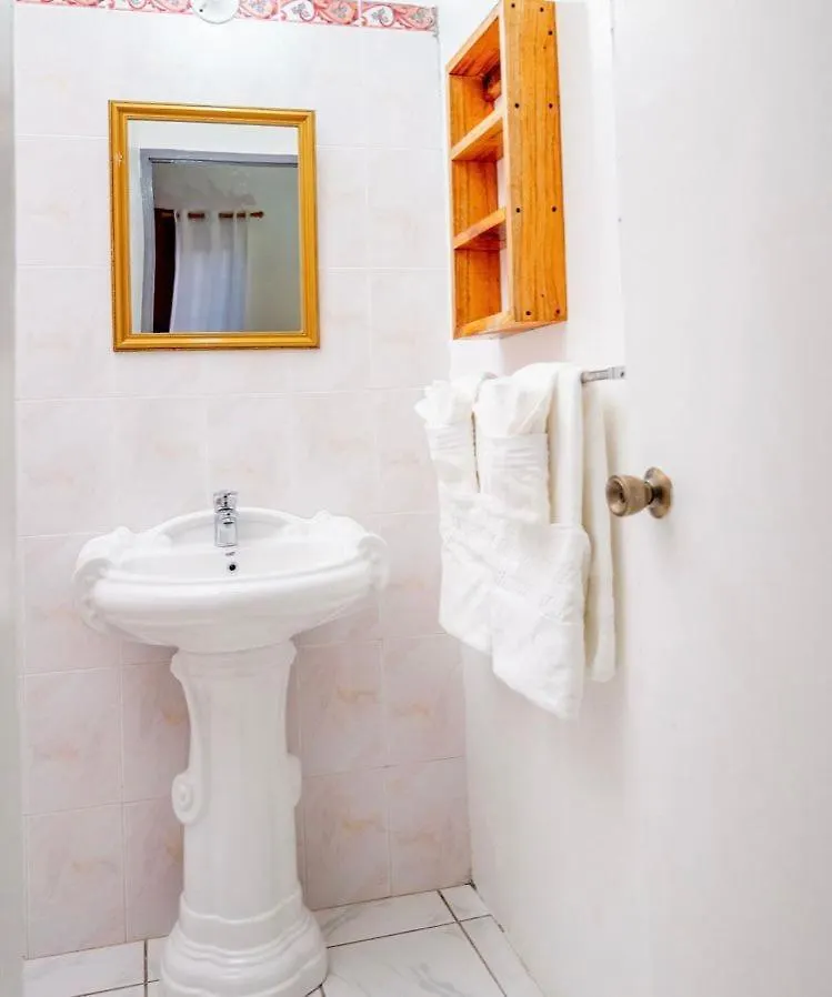Luxury 5Br Villa With Pool - Steps From Treasure Beach